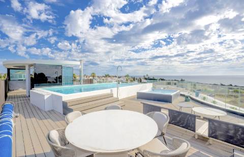 Moradia de Luxo na praia dos Salgados frente mar!