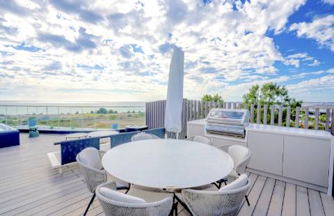 Moradia de Luxo na praia dos Salgados frente mar!