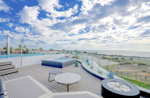 Moradia de Luxo na praia dos Salgados frente mar!