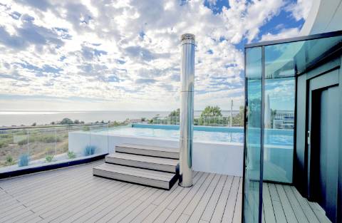 Moradia de Luxo na praia dos Salgados frente mar!