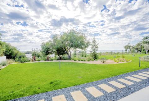 Moradia de Luxo na praia dos Salgados frente mar!