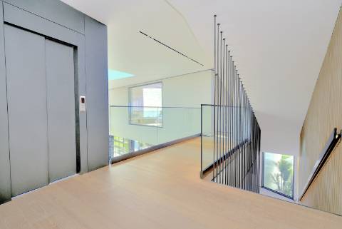 Moradia de Luxo na praia dos Salgados frente mar!