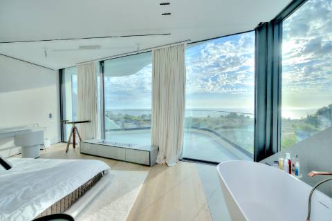 Moradia de Luxo na praia dos Salgados frente mar!