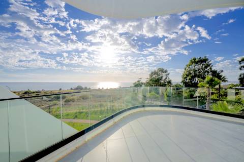 Moradia de Luxo na praia dos Salgados frente mar!