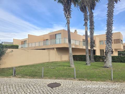 Moradia de 4 quartos com piscina privativa na Herdade dos Salgados