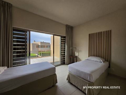 Moradia de 4 quartos com piscina privativa na Herdade dos Salgados