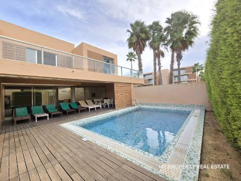 Moradia de 4 quartos com piscina privativa na Herdade dos Salgados