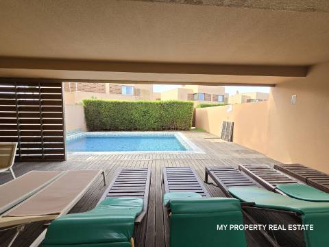 Moradia de 4 quartos com piscina privativa na Herdade dos Salgados