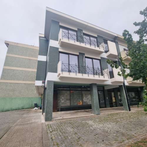 OPORTUNIDADE!!Prédio renovado com 4 apartamentos e um espaço comercial