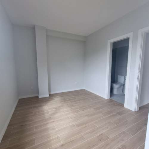 OPORTUNIDADE!!Prédio renovado com 4 apartamentos e um espaço comercial