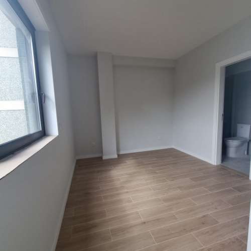 OPORTUNIDADE!!Prédio renovado com 4 apartamentos e um espaço comercial