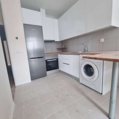 OPORTUNIDADE!!Prédio renovado com 4 apartamentos e um espaço comercial