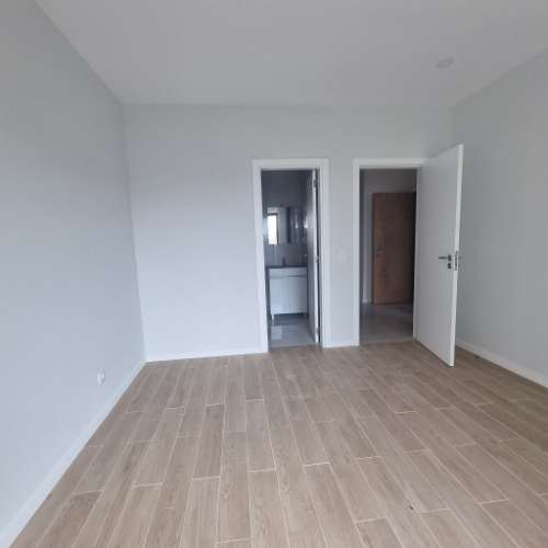 OPORTUNIDADE!!Prédio renovado com 4 apartamentos e um espaço comercial