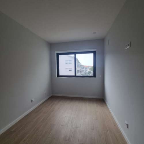 OPORTUNIDADE!!Prédio renovado com 4 apartamentos e um espaço comercial