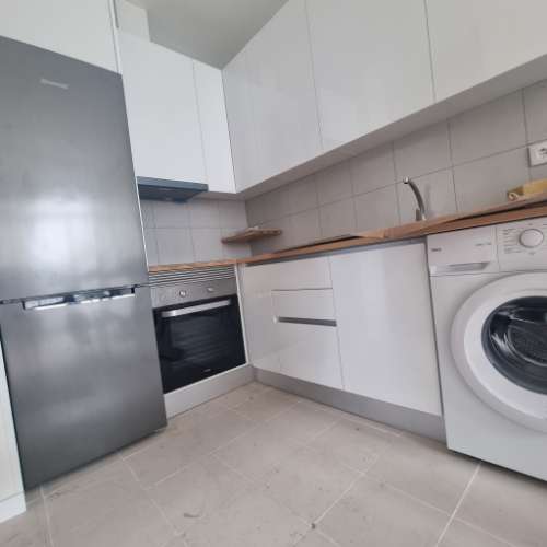 OPORTUNIDADE!!Prédio renovado com 4 apartamentos e um espaço comercial