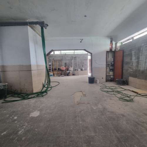 OPORTUNIDADE!!Prédio renovado com 4 apartamentos e um espaço comercial