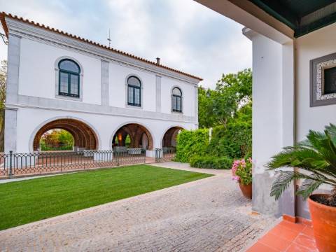 Herdade com casa centenária exclusiva com Água da Edia e potencial Hoteleiro