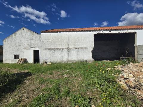 Antiga fábrica da cortiça para uso comercial ou habitacional!