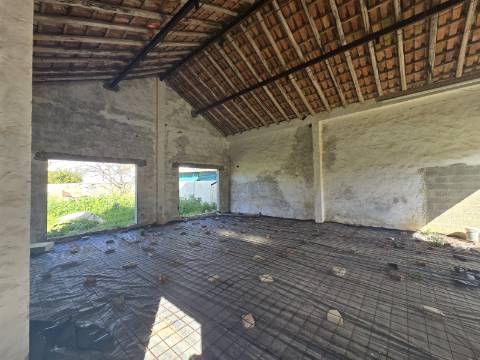 Antiga fábrica da cortiça para uso comercial ou habitacional!