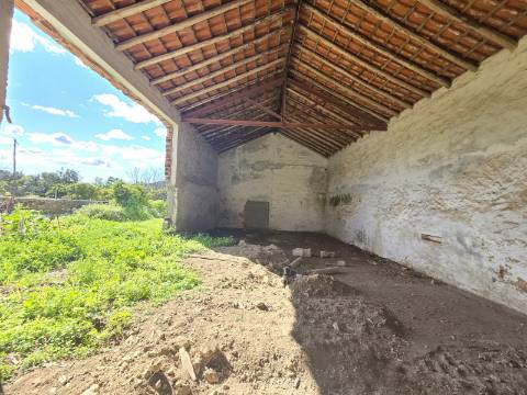 Antiga fábrica da cortiça para uso comercial ou habitacional!