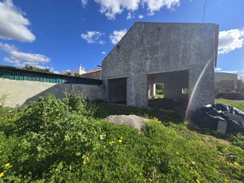 Antiga fábrica da cortiça para uso comercial ou habitacional!
