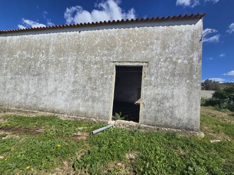 Antiga fábrica da cortiça para uso comercial ou habitacional!