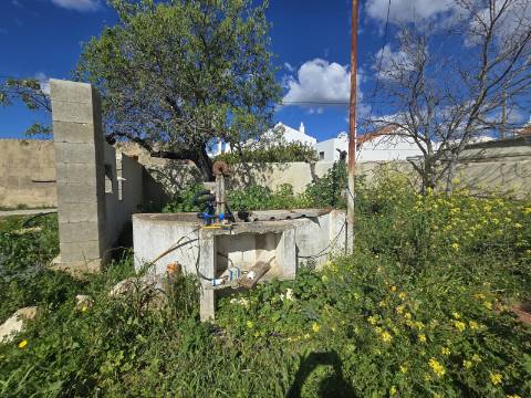 Antiga fábrica da cortiça para uso comercial ou habitacional!