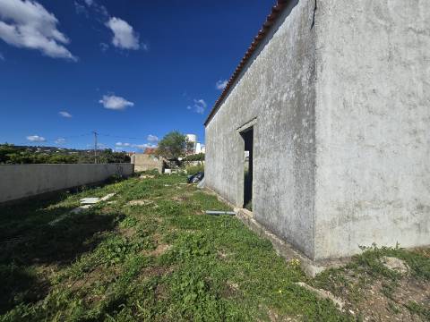 Antiga fábrica da cortiça para uso comercial ou habitacional!