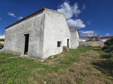 Antiga fábrica da cortiça para uso comercial ou habitacional!