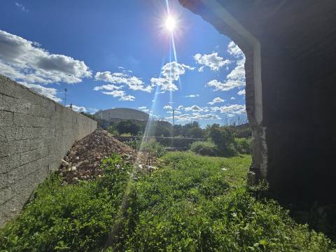 Antiga fábrica da cortiça para uso comercial ou habitacional!