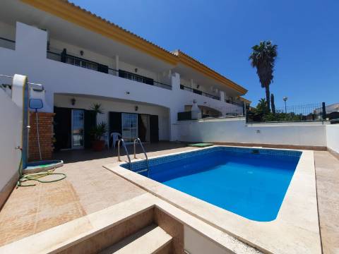 Moradia Geminada de 4 quartos com piscina privativa