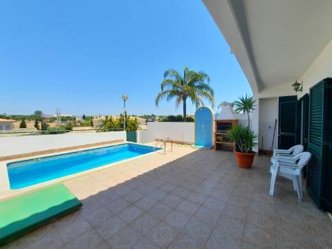 Moradia Geminada de 4 quartos com piscina privativa