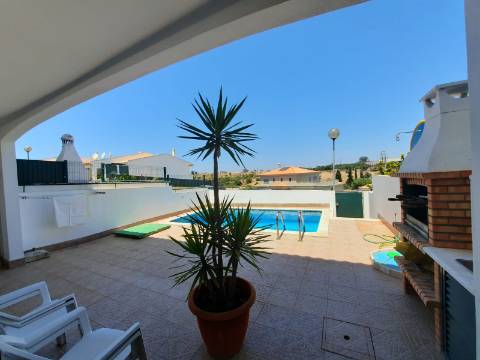 Moradia Geminada de 4 quartos com piscina privativa