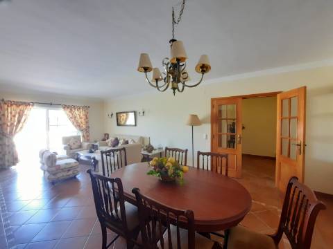 Moradia Geminada de 4 quartos com piscina privativa