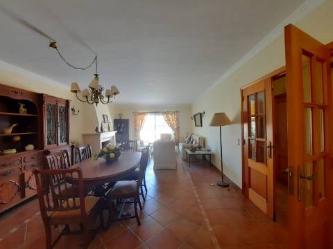 Moradia Geminada de 4 quartos com piscina privativa