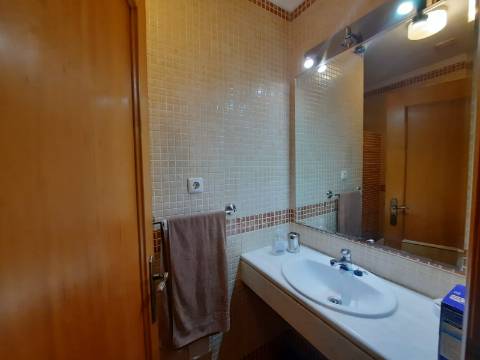 Moradia Geminada de 4 quartos com piscina privativa