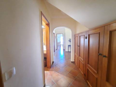 Moradia Geminada de 4 quartos com piscina privativa