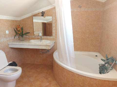 Moradia Geminada de 4 quartos com piscina privativa