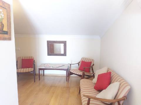 Moradia Geminada de 4 quartos com piscina privativa