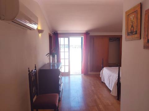 Moradia Geminada de 4 quartos com piscina privativa