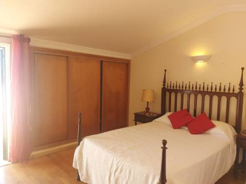 Moradia Geminada de 4 quartos com piscina privativa