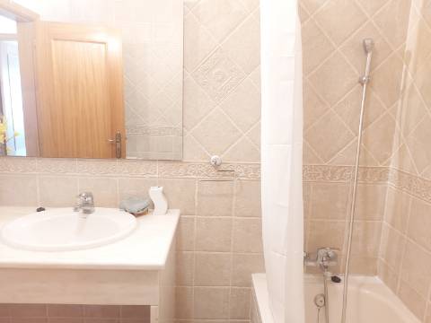 Moradia Geminada de 4 quartos com piscina privativa