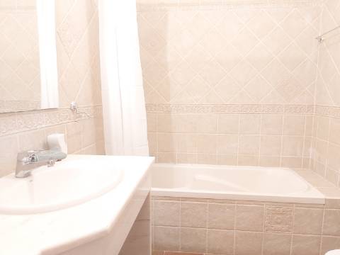 Moradia Geminada de 4 quartos com piscina privativa