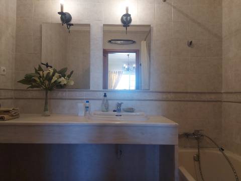 Moradia Geminada de 4 quartos com piscina privativa