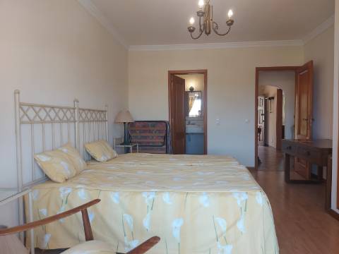 Moradia Geminada de 4 quartos com piscina privativa