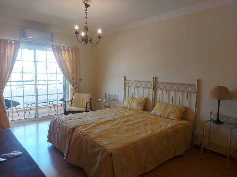 Moradia Geminada de 4 quartos com piscina privativa