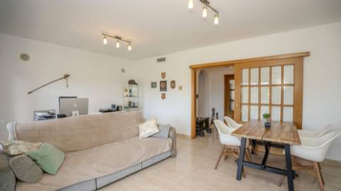 Apartamento T3 com Terraços, Piscina e Estacionamento no Algarve - Excelente Oportunidade!