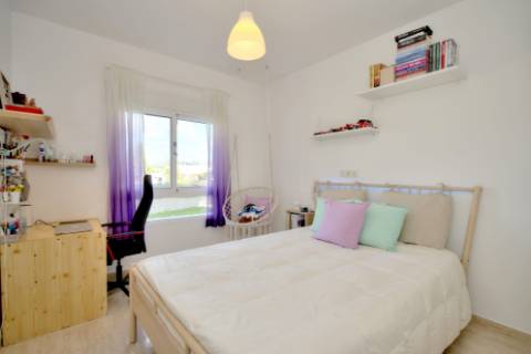 Apartamento T3 com Terraços, Piscina e Estacionamento no Algarve - Excelente Oportunidade!