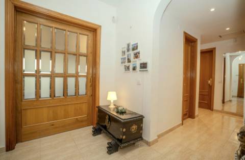 Apartamento T3 com Terraços, Piscina e Estacionamento no Algarve - Excelente Oportunidade!