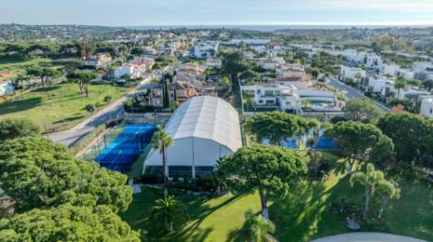 Apartamento T3 com Terraços, Piscina e Estacionamento no Algarve - Excelente Oportunidade!